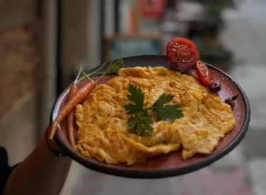 sade-cirpilmis-yumurta